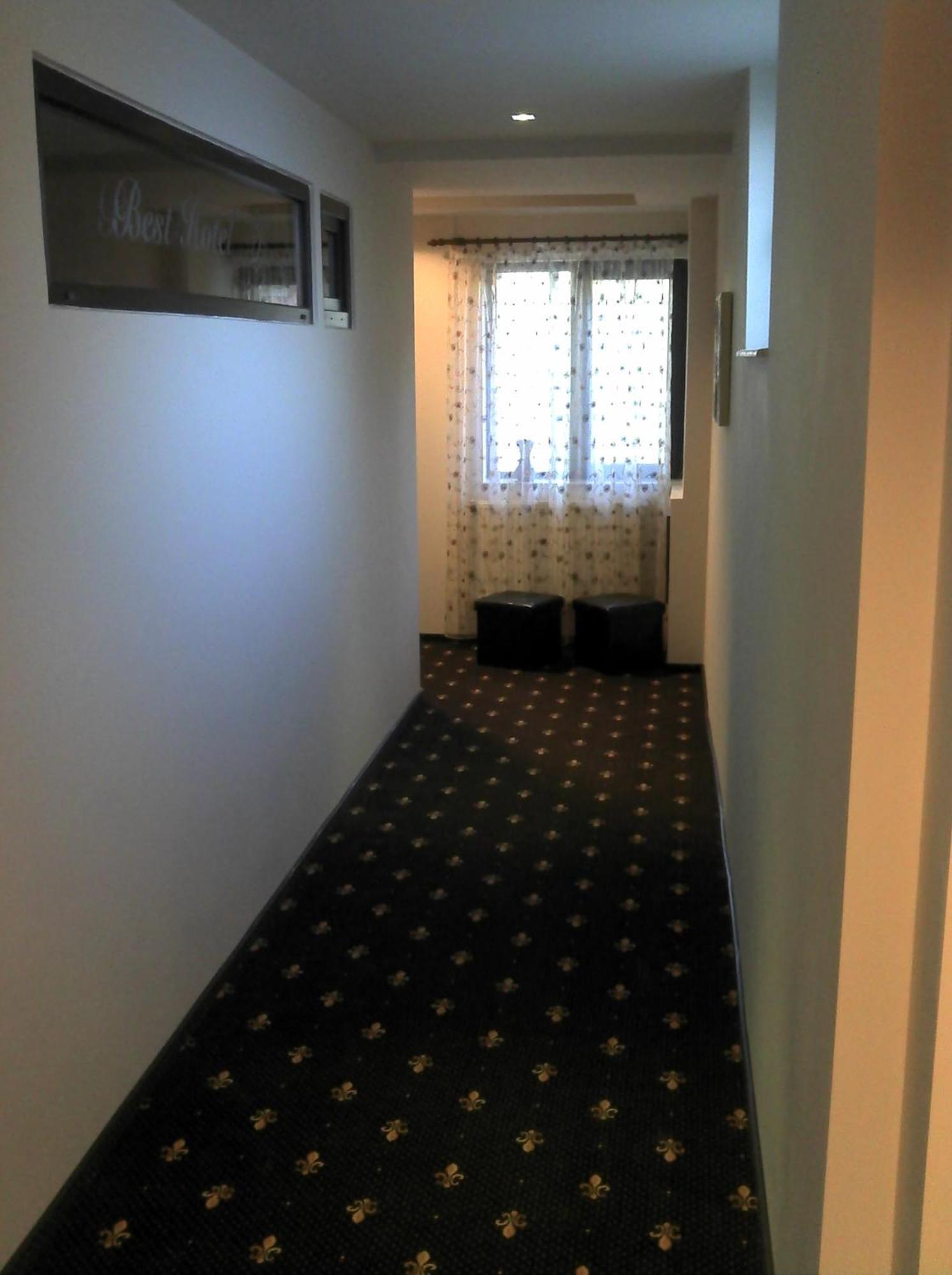 Best Hotel Hunedoara Esterno foto